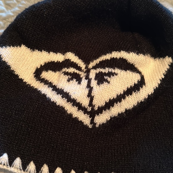 Two Roxy beanies - Picture 5 of 5